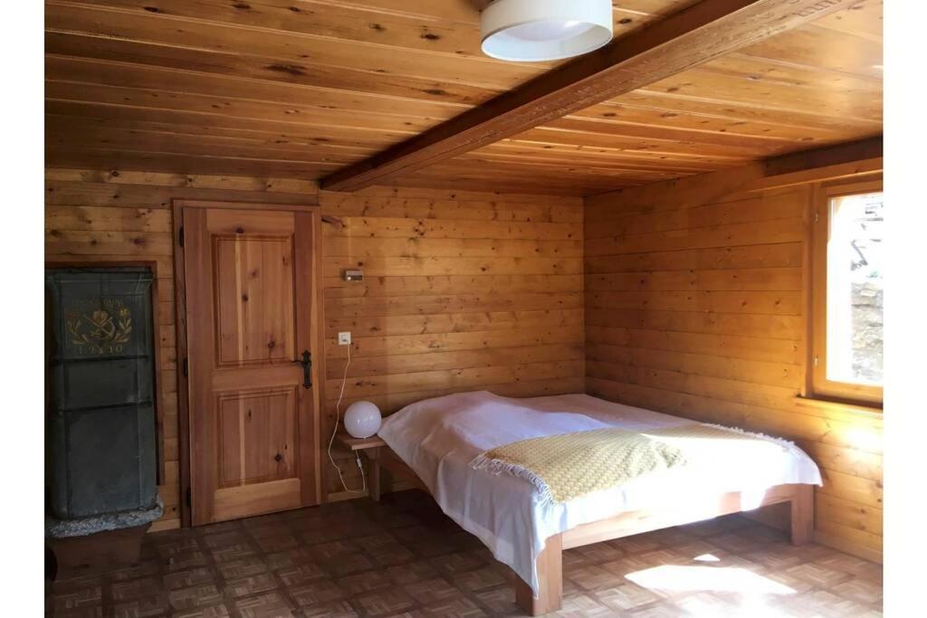 Alpia 26 - Zwei Zimmerwohnung In Traditionellem Walliser Haus Gasenried Exterior foto